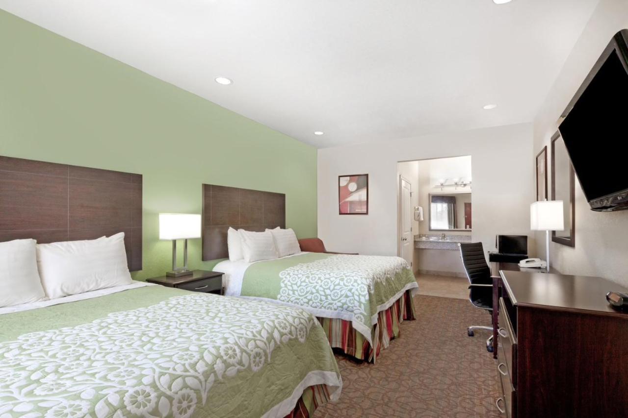 Lone Star Inn Kenedy ภายนอก รูปภาพ