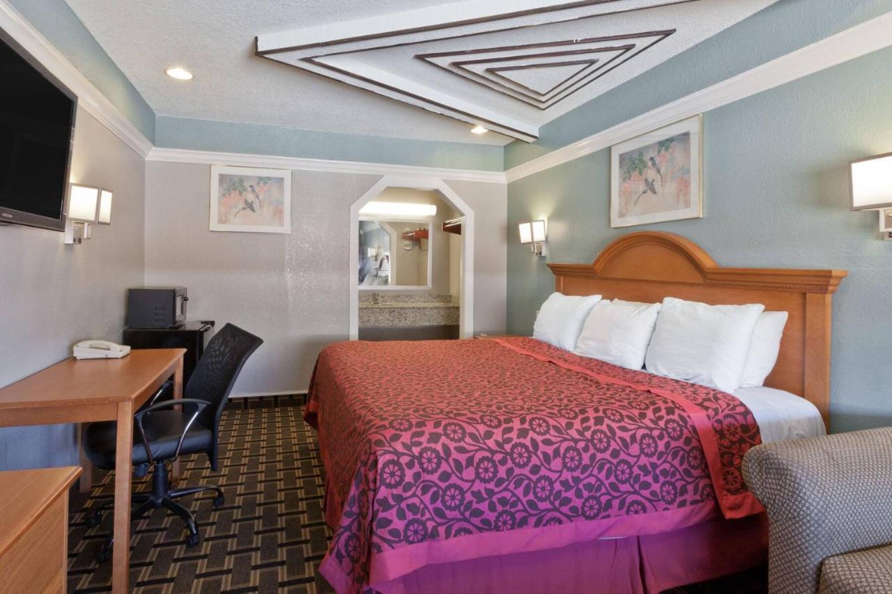 Lone Star Inn Kenedy ภายนอก รูปภาพ